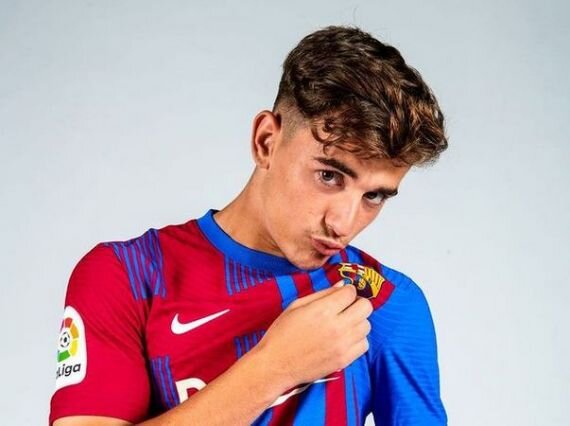 حق به حقدار رسید؛ «کریم» مالک جدید توپ طلا