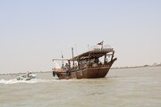 توقیف ۲ شناور حامل کالای قاچاق در آبهای شمال غرب خلیج فارس