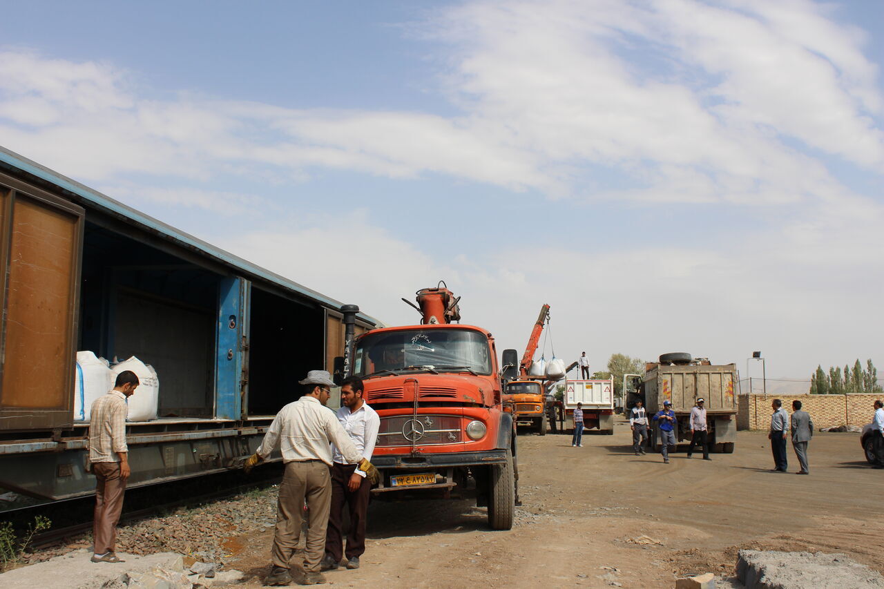 Railways in northeast Iran transit near 1 million tons of goods