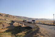 انتقاد استاندار کرمان از اضافه حمل بار کامیون‌های معادن و خسارت به راه‌ها