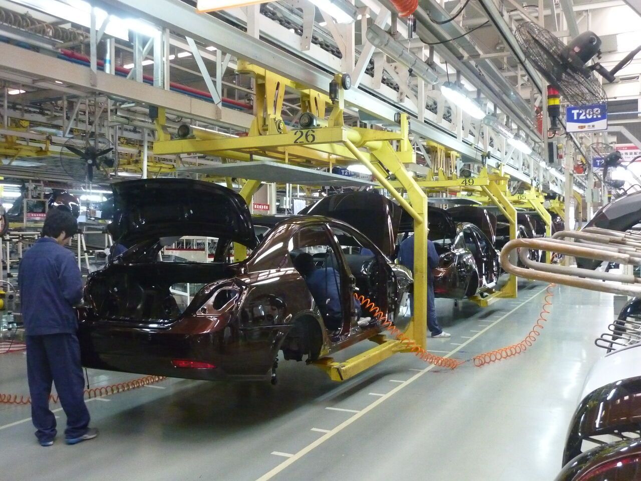 طرح تولید شیشه خودرو با سرمایه‌گذاری ۶ هزار میلیارد تومان در ملایر اجرا می شود