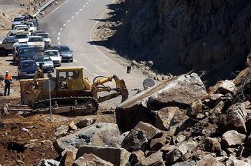 بخشی از نقاط ریزشی جاده کرج - چالوس ایمن سازی شد