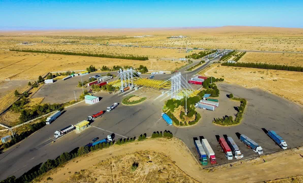 ناوگان ایرانی برای ورود به ترکمنستان چهار روز در مرز سرخس معطل میشوند ناوگان ایرانی برای ورود به ترکمنستان چهار روز در مرز سرخس معطل میشوند