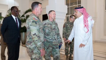 دیدار وزیر دفاع قطر و فرمانده سنتکام