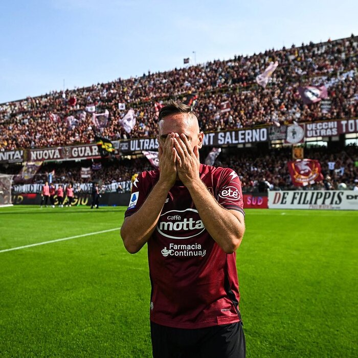 روز اشکبار «صورت زخمی» در سالرنو/ ریبری: چارهای جز خداحافظی نداشتم