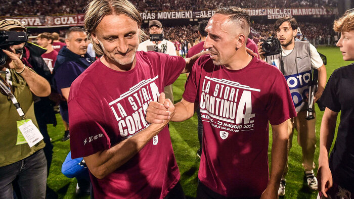 روز اشکبار «صورت زخمی» در سالرنو/ ریبری: چارهای جز خداحافظی نداشتم