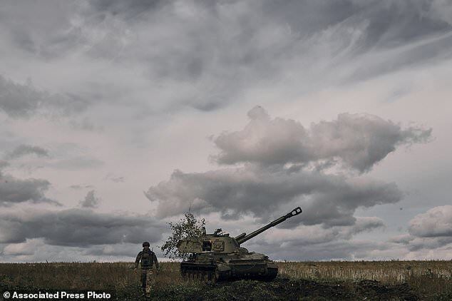 روسیه در امتداد خط مقدم جبهه اوکراین مواضع دفاعی می سازد