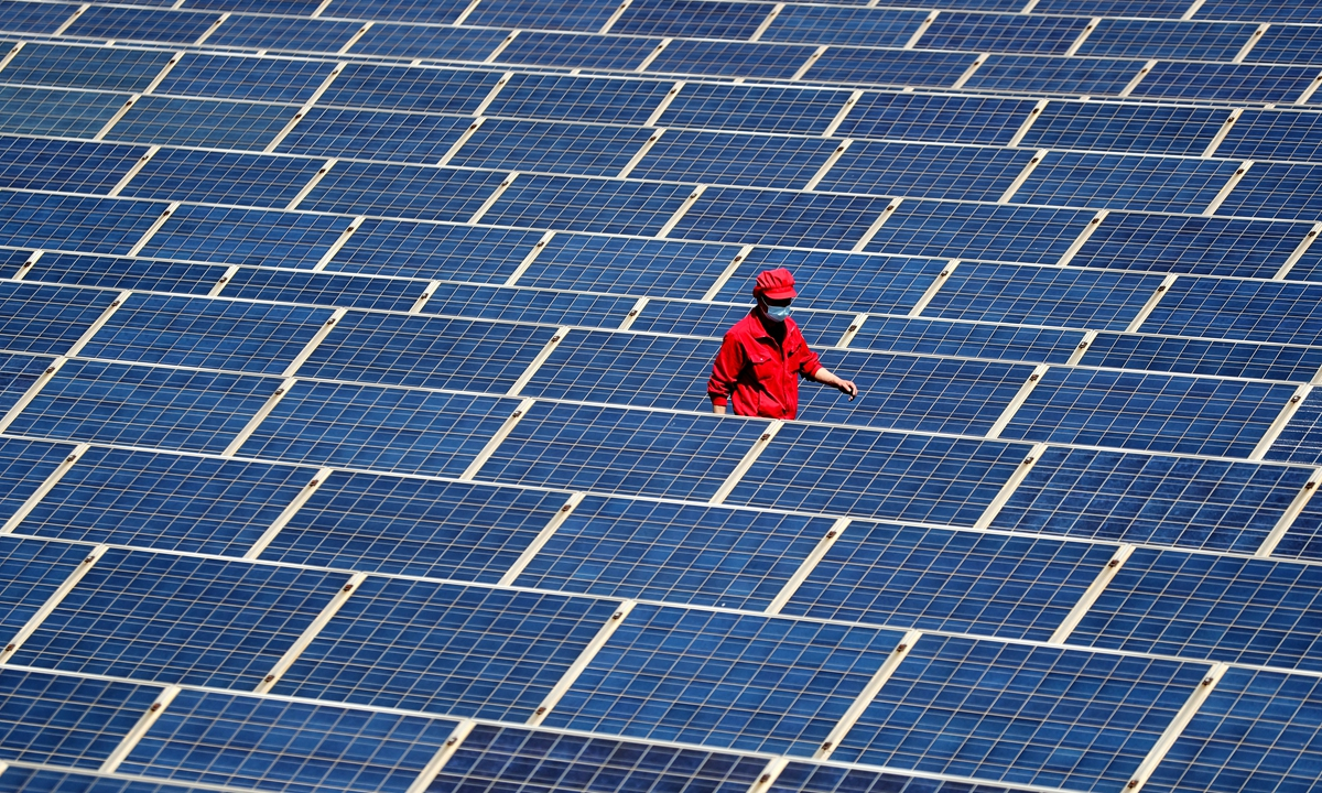 افزایش تقاضا برای پنل‌های خورشیدی چینی همزمان با بحران انرژی در اروپا 