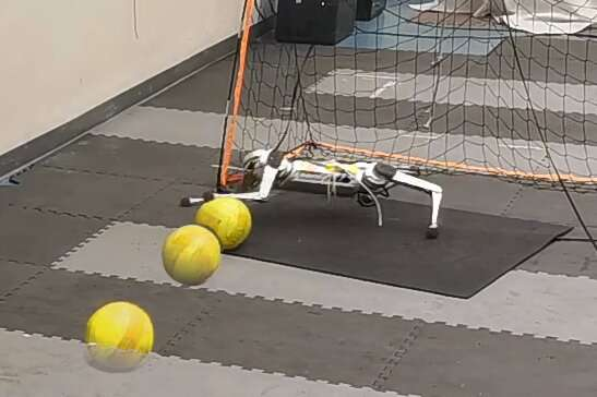 دروازهبان رباتیک وارد بازی میشود