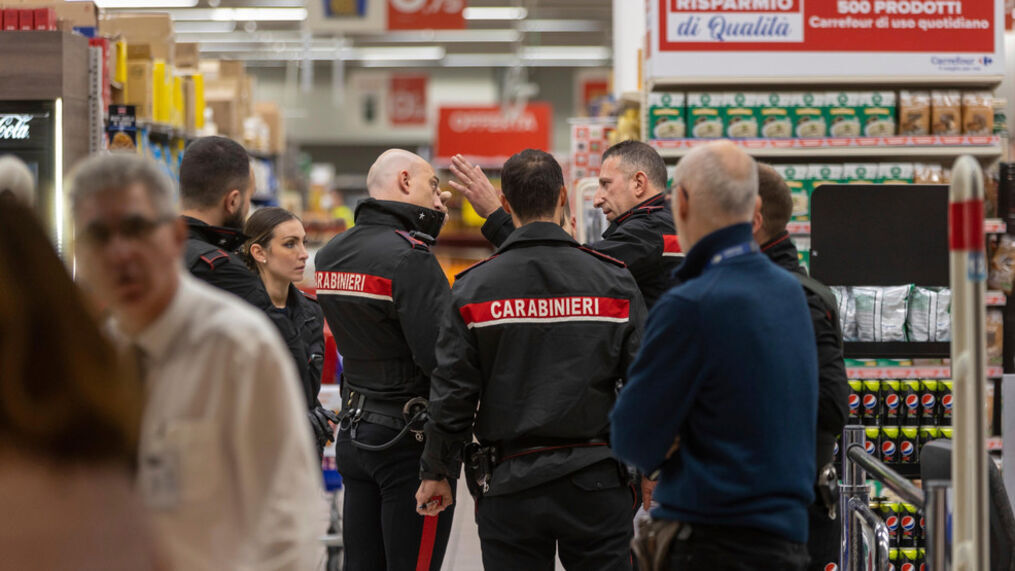 یک کشته و ۵ زخمی در حمله به مرکز خرید در ایتالیا