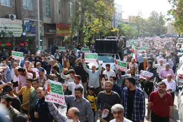 نمازگزاران شهرهای جنوب شرق تهران حمله تروریستی به حرم شاهچراغ (ع) را محکوم کردند