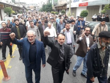 Les villes iraniennes assistent à des manifestations massives dénonçant le crime de Chiraz