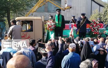 آغاز آیین تشییع پیکر شهدای حرم شاهچراغ با حضور گسترده مردم شیراز