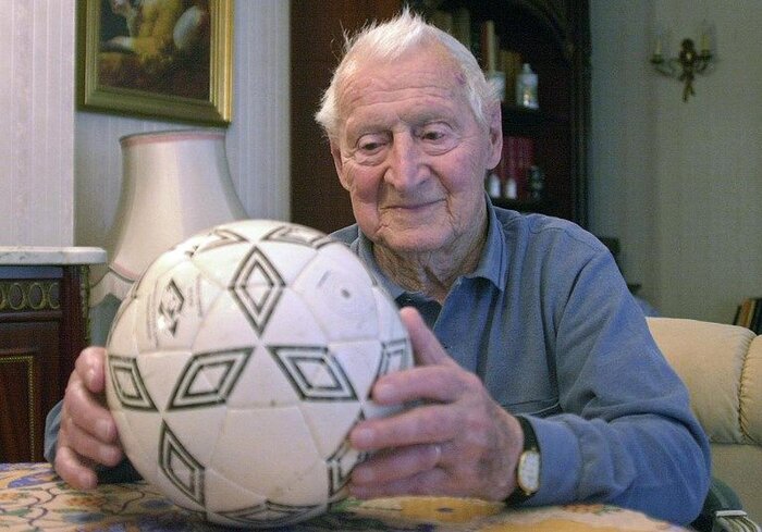 دست برتر گلزنان میزبان در افتتاحیه ادوار جام جهانی با حضور ستارهای اسیر نازیها