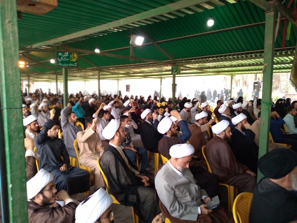 تجمع طلاب و روحانیون خوزستانی در محکومیت جنایت تروریستی در شیراز تجمع طلاب و روحانیون خوزستانی در محکومیت جنایت تروریستی در شیراز