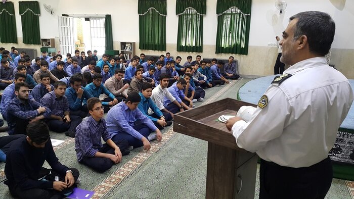 جولان برخی دانش آموزان یزدی با ارابه مرگ