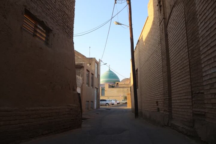 قلب معنوی شهر سمنان و ضرورت بازآفرینی حریم آن در توسعه گردشگری