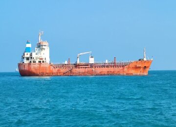 Golfe Persique : un pétrolier étranger transportant 11 millions de litres de carburant de contrebande saisi par le CGRI 