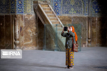 Foreign tourists visiting Iran's Isfahan attractions