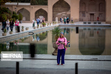 Foreign tourists visiting Iran's Isfahan attractions