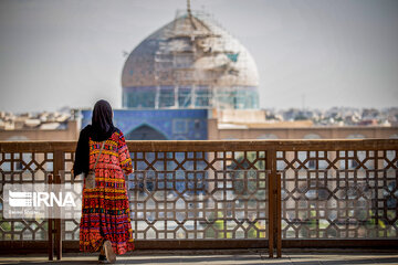 Foreign tourists visiting Iran's Isfahan attractions