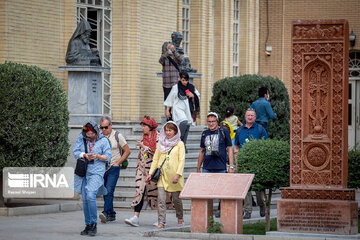 Foreign tourists visiting Iran's Isfahan attractions