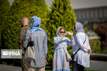 Foreign tourists visiting Iran's Isfahan attractions