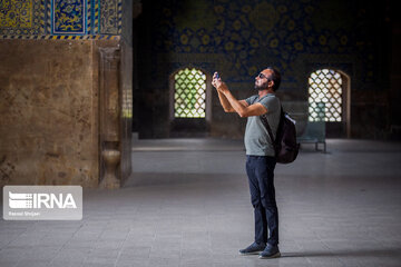 Foreign tourists visiting Iran's Isfahan attractions