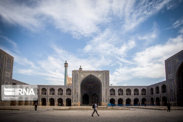 Foreign tourists visiting Iran's Isfahan attractions