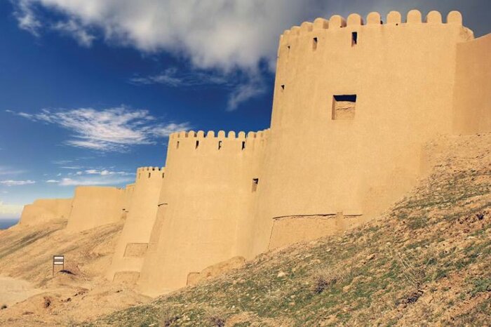 ویترین تاریخ کهنشهر اسفراین در انتظار اعتبار