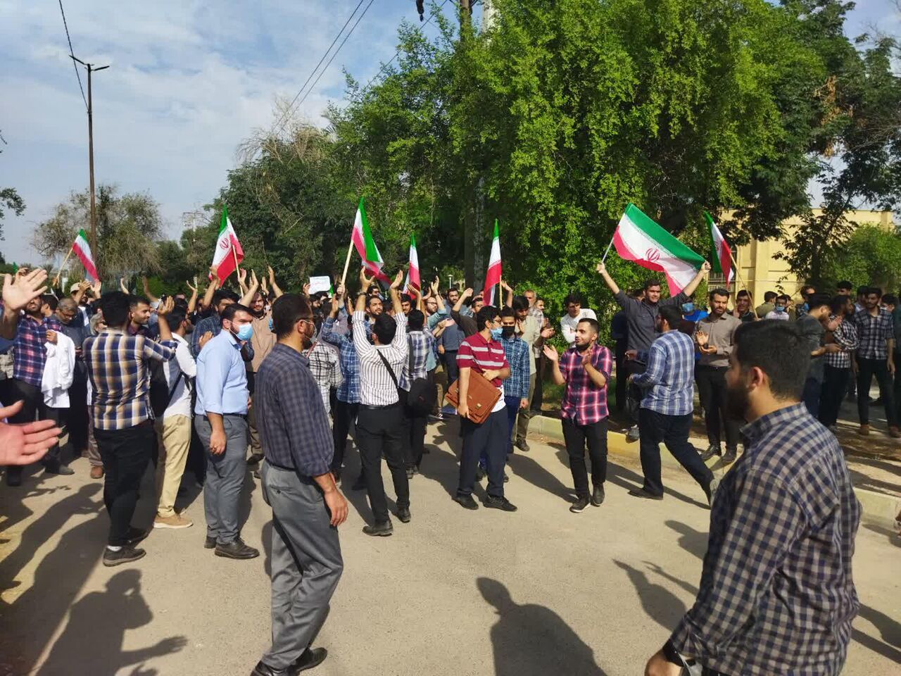 دانشجویان انقلابی اهواز اقدامات اغتشاشگران را محکوم کردند دانشجویان انقلابی اهواز اقدامات اغتشاشگران را محکوم کردند