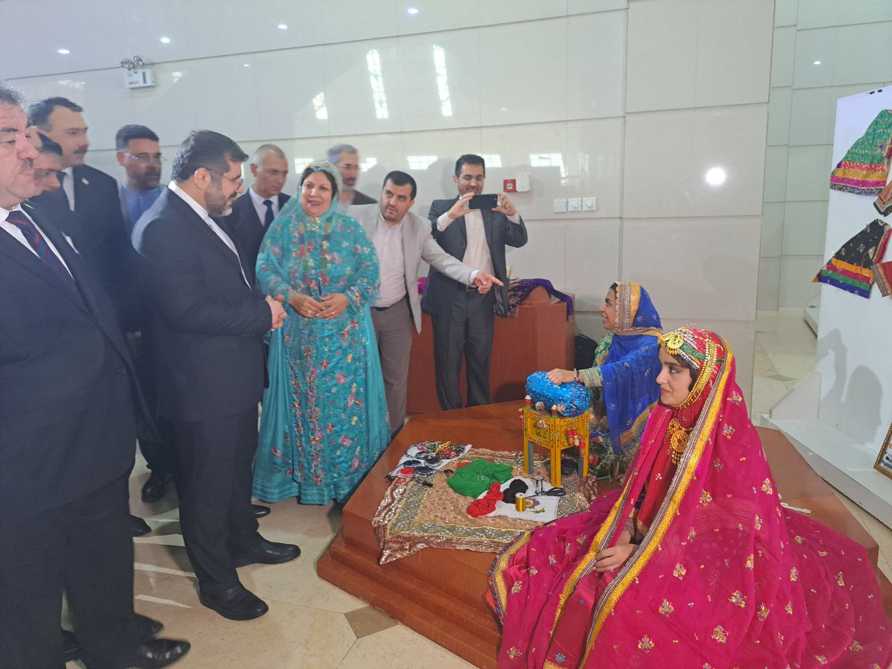 نمایشگاه دستاوردهای فرهنگی و هنری ایران در تاجیکستان گشایش یافت+ عکس