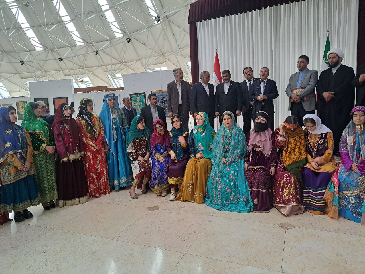 نمایشگاه دستاوردهای فرهنگی و هنری ایران در تاجیکستان گشایش یافت+ عکس