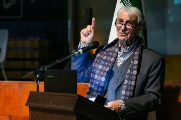 پیکر دکتر سیروس شفقی، استاد جغرافیای دانشگاه اصفهان  تشییع شد