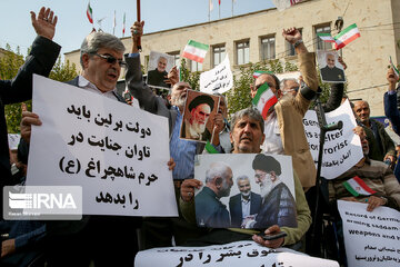 Assemblement de protestation devant l'ambassade d’Allemagne à Téhéran