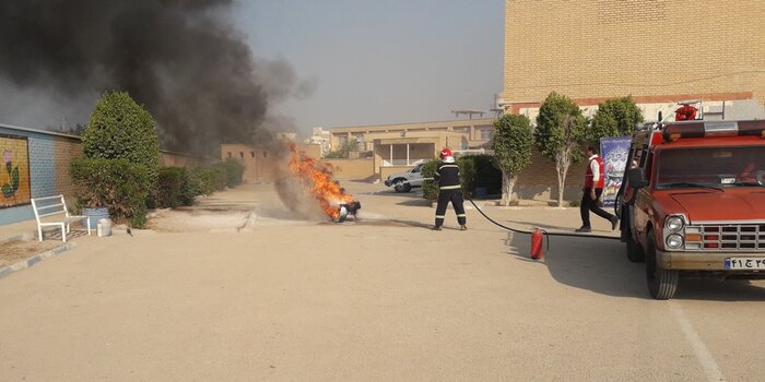 دانشآموزان گناوه راهکارهای مقابله با حوادث و تهدیدها را فرا گرفتند
