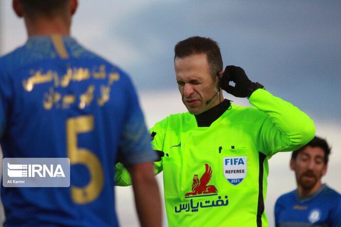 نخستین شکار ایران روی شنهای ساحل دبی و کشف ۲۵۰ گور در ملک شخصی ستاره بارسلونا