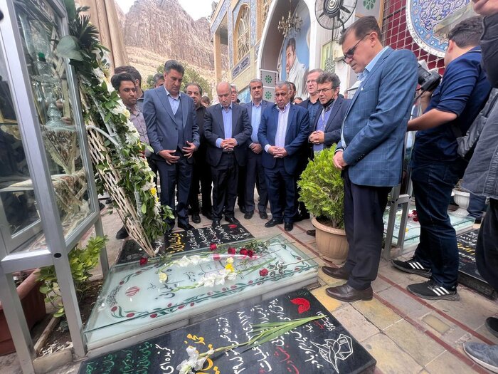 ادای احترام مسئولان فدراسیون فوتبال به سردار دلها