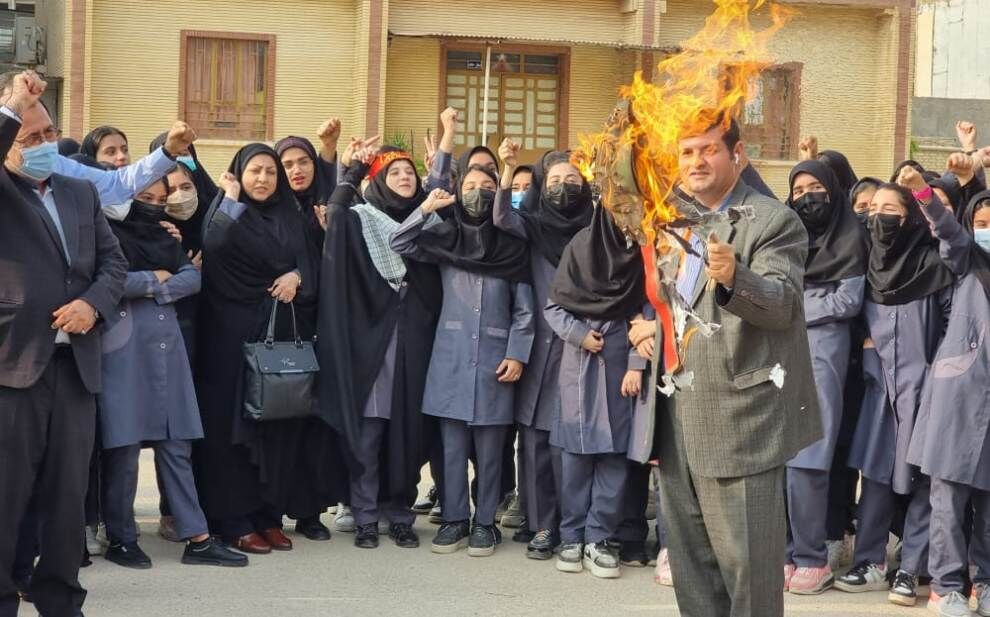 فریاد استکبارستیزی دانش‌آموزان گناوه طنین انداز شد 