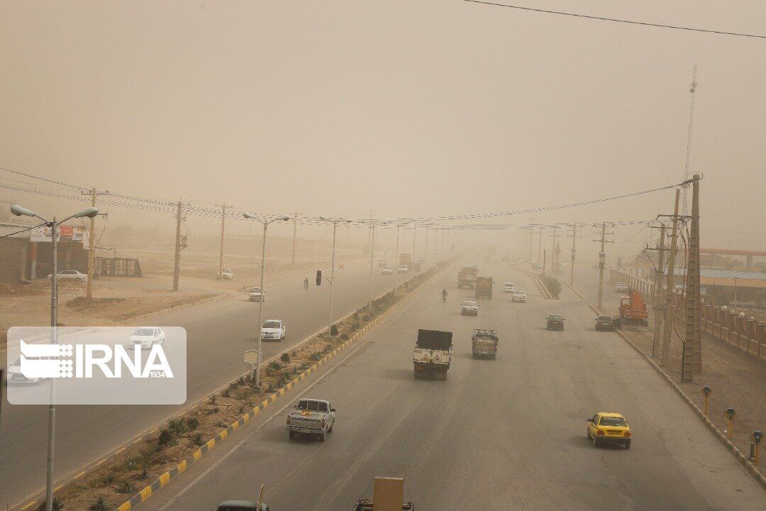 گرد و غبار در آبادان بیش از هشت برابر حد مجاز اعلام شد گرد و غبار در آبادان بیش از هشت برابر حد مجاز اعلام شد