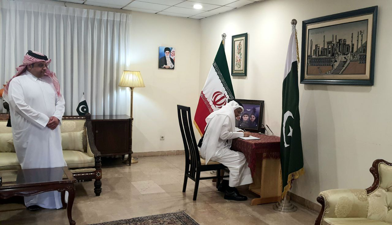 دفتر یادبود شهدای حرم شاهچراغ در سفارت ایران در پاکستان گشوده شد