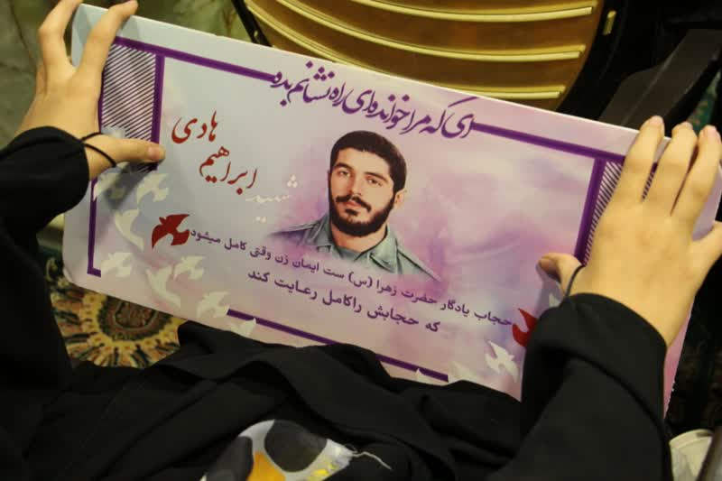 دختران ایران در امامزاده علی اکبر (ع) چیذر یاد شهدای شاهچراغ را گرامی داشتند