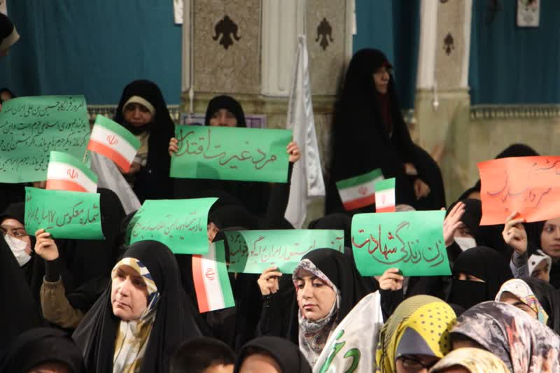 دختران ایران در امامزاده علی اکبر (ع) چیذر یاد شهدای شاهچراغ را گرامی داشتند