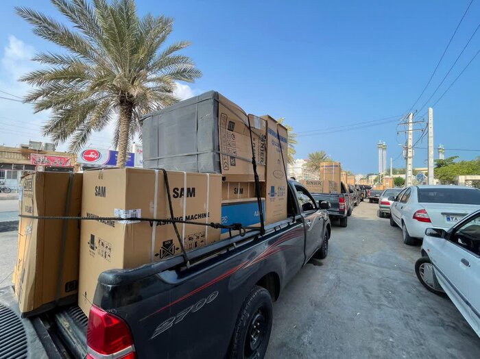 ۵۵ سری جهیزیه به نو عروسان قشم اهدا شد