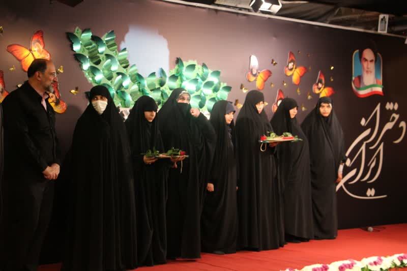 دختران ایران در امامزاده علی اکبر (ع) چیذر یاد شهدای شاهچراغ را گرامی داشتند