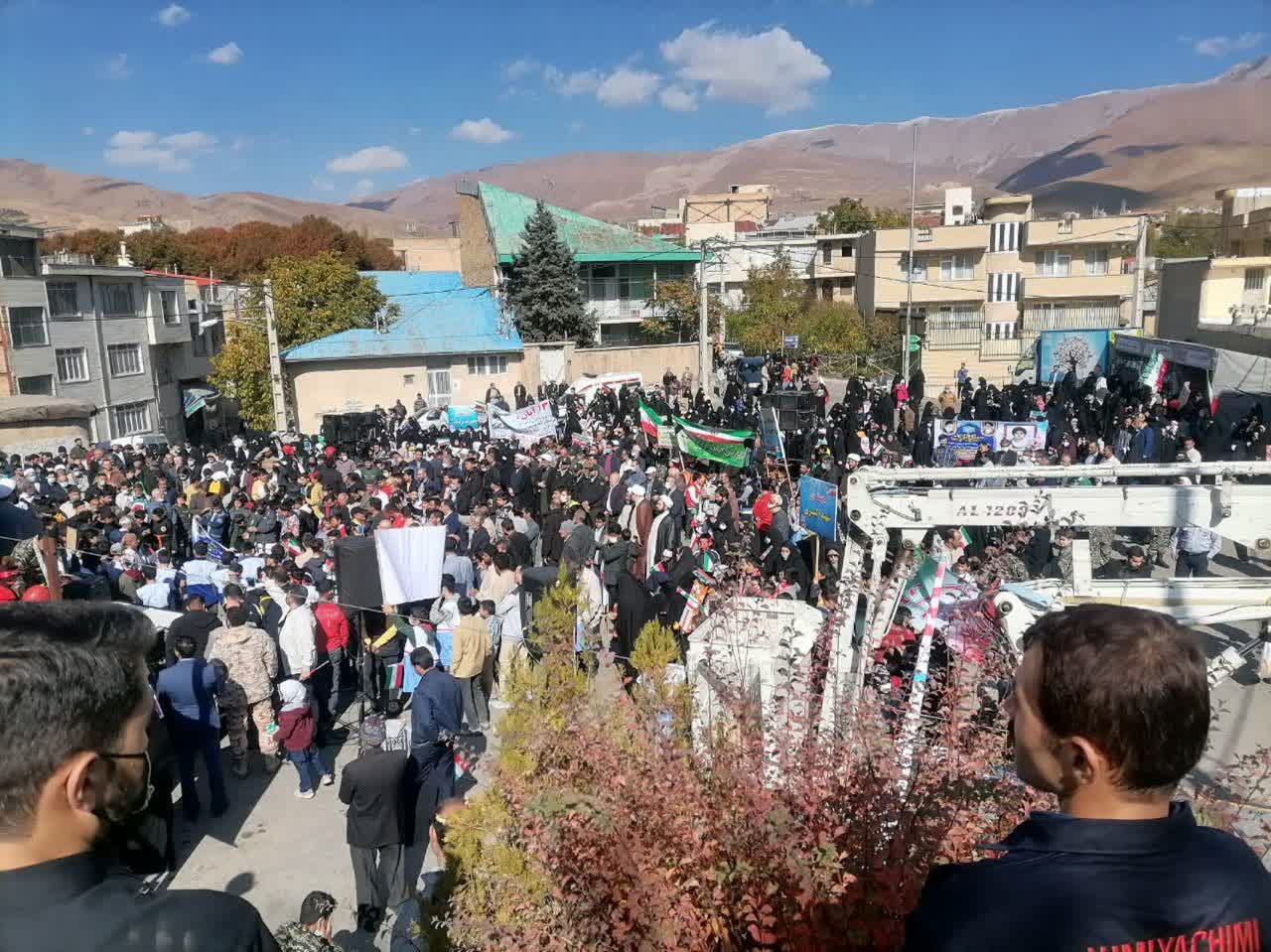 راهپیمایی ۱۳ آبان با شعار "حماسه مقاومت و استکبارستیزی" در دماوند برگزار شد