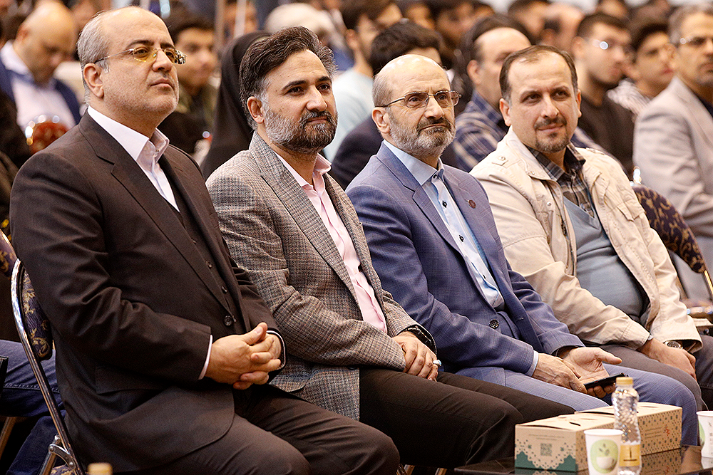 دانشگاه محل گفتگو، بحث، استدلال و کار گروهی است/ دانشجویان آزاداندیشی را تجربه کنند