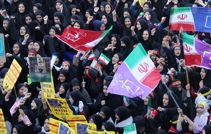 راهپیمایی با شکوه یومالله ۱۳ آبان در استان یزد برگزار شد