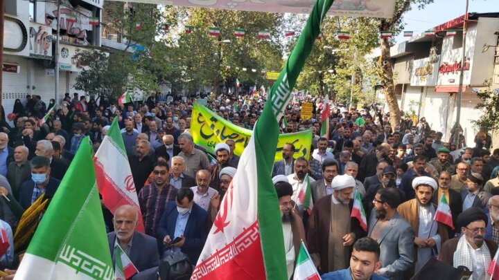 راهپیمایی ۱۳ آبان ساری از سلام فرمانده دانش آموزان تا حضور خردسالان