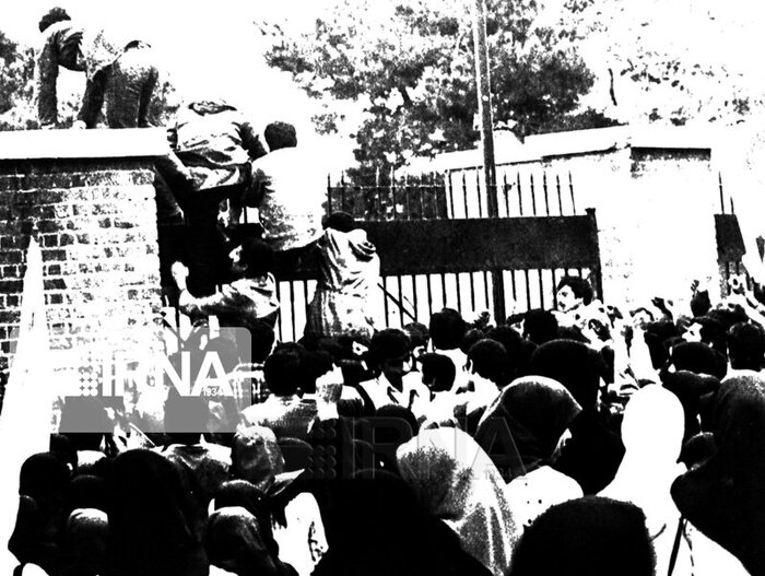 عضو خبرگان رهبری: ۱۳ آبان نماد شکستپذیری و پوشالی بودن مستکبران است